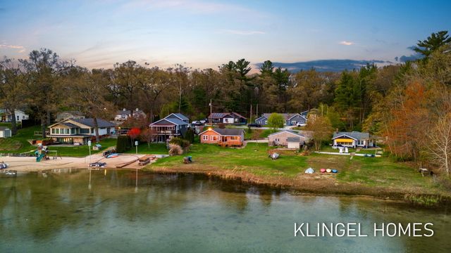 2091 Lake Avenue, Twin Lake, MI 49457