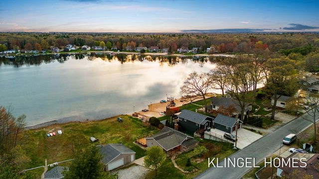 2091 Lake Avenue, Twin Lake, MI 49457