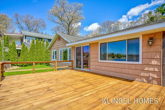 2091 Lake Avenue, Twin Lake, MI 49457