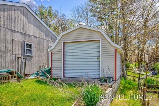 2091 Lake Avenue, Twin Lake, MI 49457