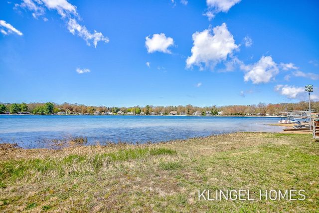 2091 Lake Avenue, Twin Lake, MI 49457