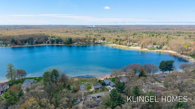 2091 Lake Avenue, Twin Lake, MI 49457