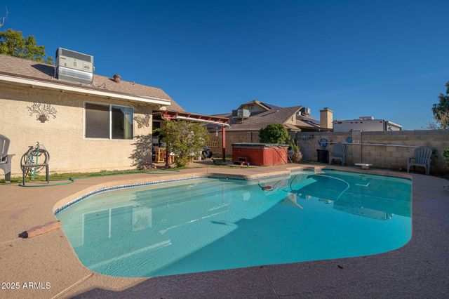 5527 W GARDEN Drive, Glendale, AZ 85304