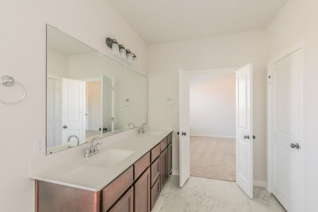 1000 S Hill Drive, Crowley, TX 76036
