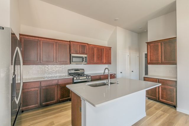 1000 S Hill Drive, Crowley, TX 76036