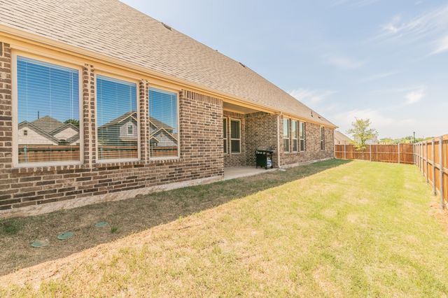 1000 S Hill Drive, Crowley, TX 76036
