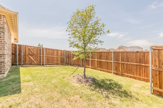 1000 S Hill Drive, Crowley, TX 76036