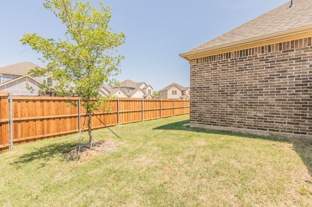 1000 S Hill Drive, Crowley, TX 76036
