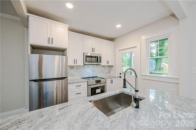 616 Oakland Avenue B, Charlotte, NC 28204