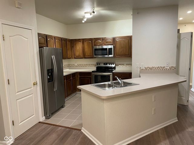 12820 University Crescent 2C, Carmel, IN 46032