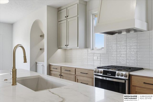 5439 Kestrel Parkway, Elkhorn, NE 68022