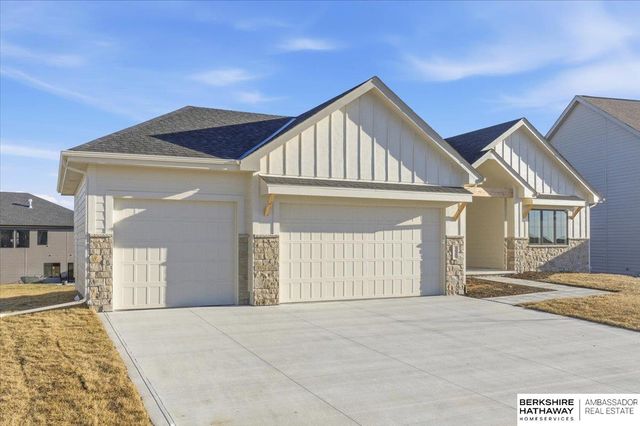 5439 Kestrel Parkway, Elkhorn, NE 68022