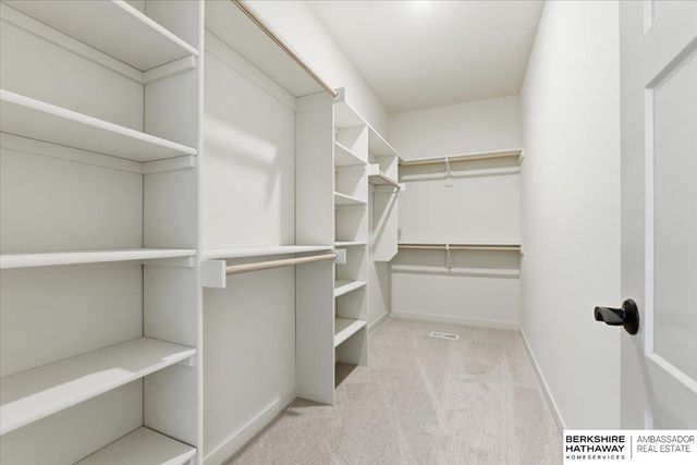 5439 Kestrel Parkway, Elkhorn, NE 68022