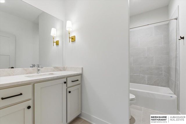 5439 Kestrel Parkway, Elkhorn, NE 68022