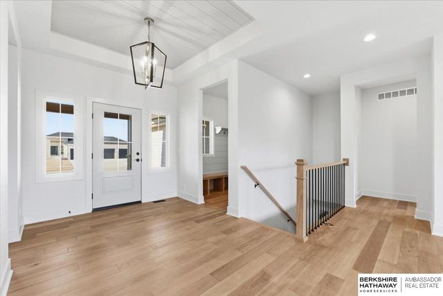 5439 Kestrel Parkway, Elkhorn, NE 68022