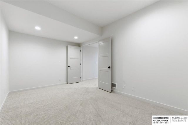 5439 Kestrel Parkway, Elkhorn, NE 68022