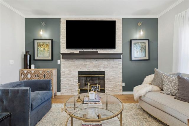 225 SW Seagull Street, Lee's Summit, MO 64082