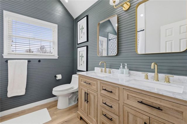 225 SW Seagull Street, Lee's Summit, MO 64082