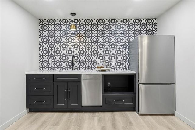 225 SW Seagull Street, Lee's Summit, MO 64082