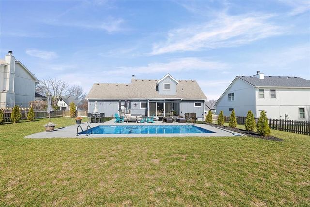 225 SW Seagull Street, Lee's Summit, MO 64082