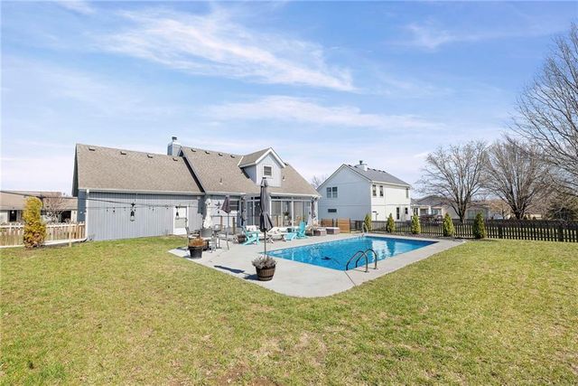 225 SW Seagull Street, Lee's Summit, MO 64082
