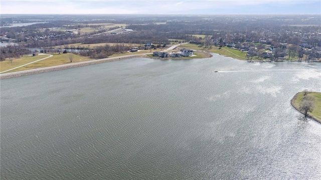 225 SW Seagull Street, Lee's Summit, MO 64082