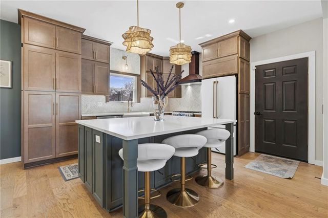 225 SW Seagull Street, Lee's Summit, MO 64082