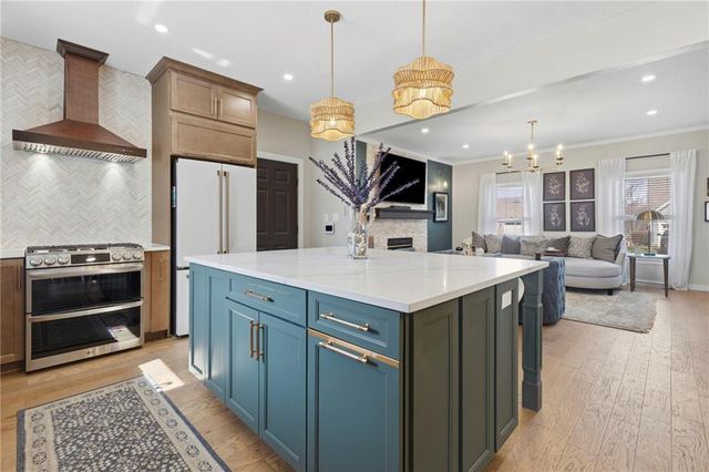 225 SW Seagull Street, Lee's Summit, MO 64082