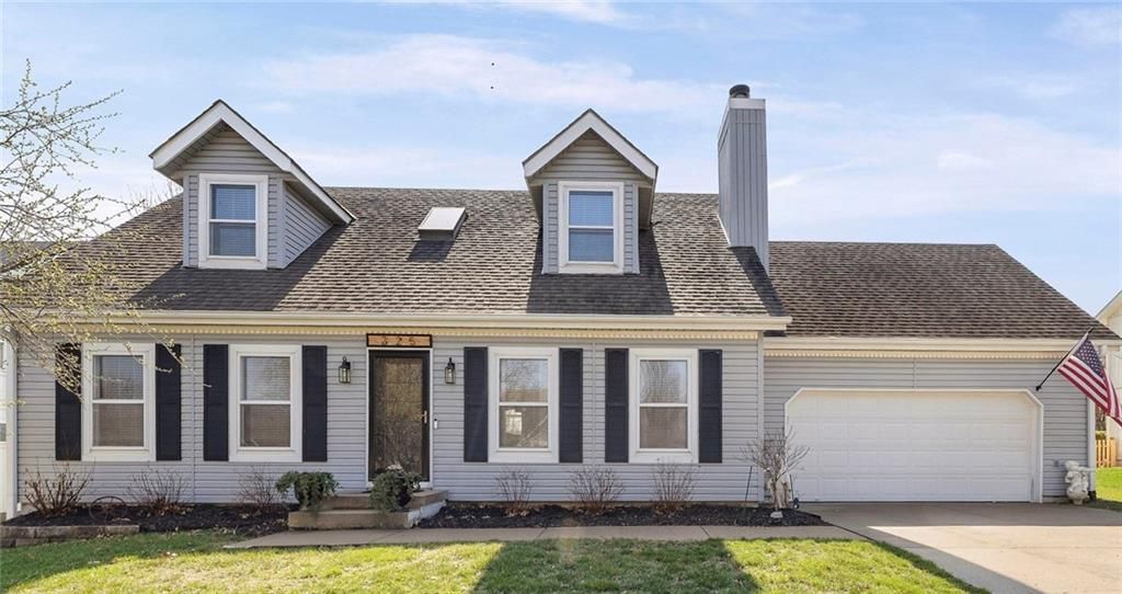 225 SW Seagull Street, Lee's Summit, MO 64082