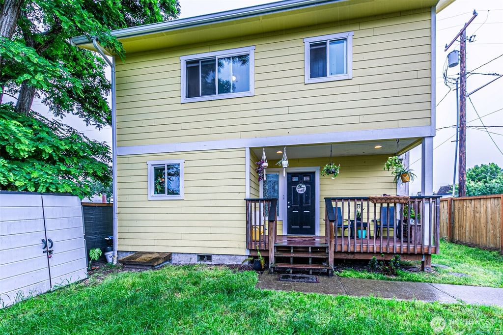 106 2nd Street NE, Yelm, WA 98597
