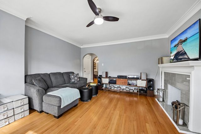 5643 N Campbell Avenue, Chicago, IL 60659