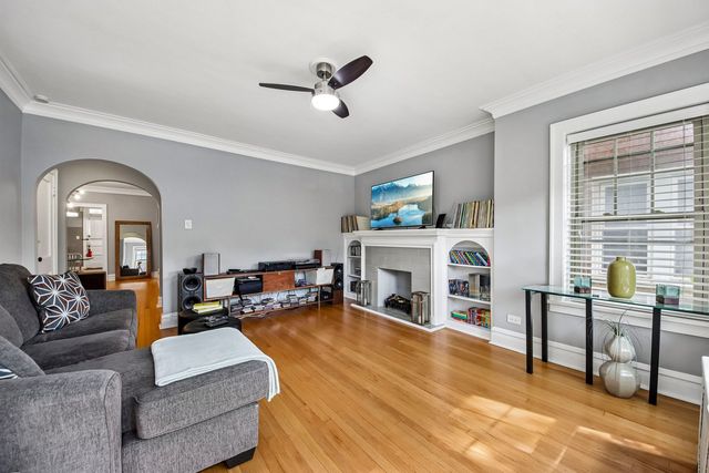 5643 N Campbell Avenue, Chicago, IL 60659