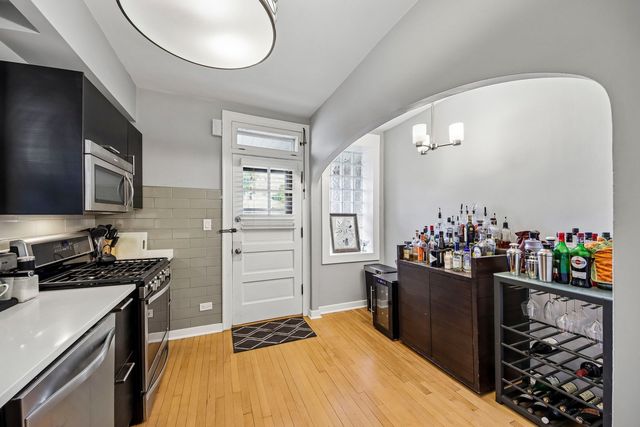 5643 N Campbell Avenue, Chicago, IL 60659
