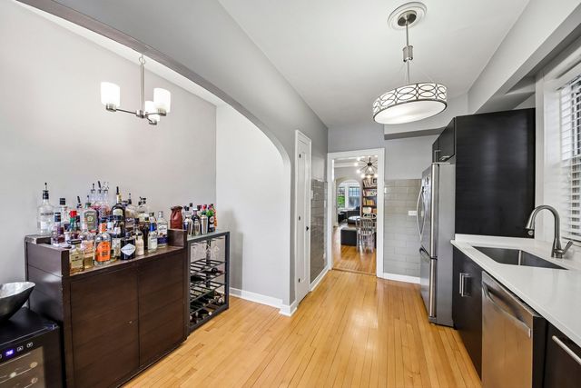 5643 N Campbell Avenue, Chicago, IL 60659