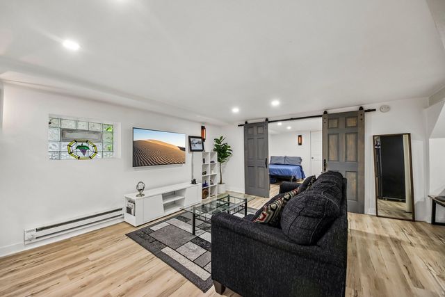 5643 N Campbell Avenue, Chicago, IL 60659