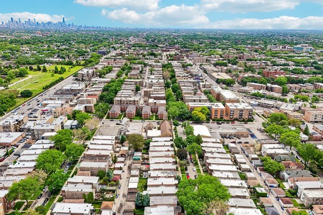 5643 N Campbell Avenue, Chicago, IL 60659