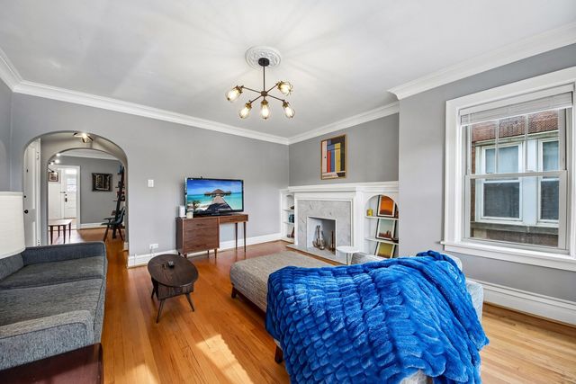 5643 N Campbell Avenue, Chicago, IL 60659