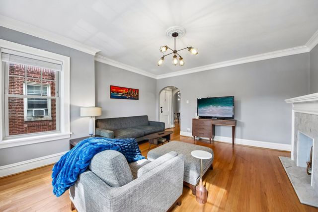 5643 N Campbell Avenue, Chicago, IL 60659