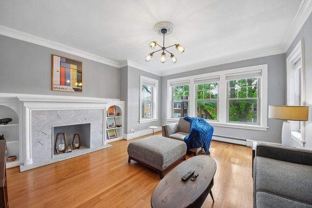 5643 N Campbell Avenue, Chicago, IL 60659