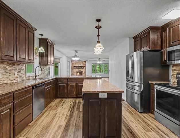 27 Murcia Way, Hot Springs, AR 71909
