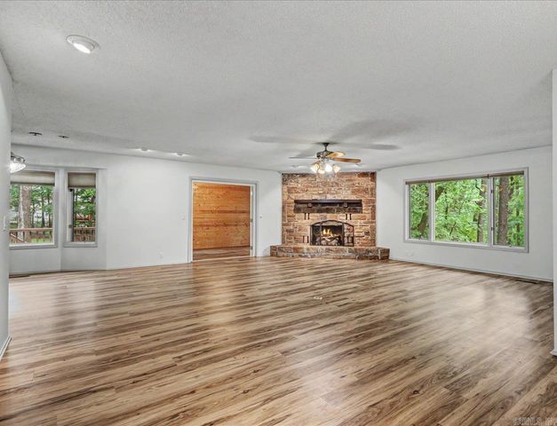 27 Murcia Way, Hot Springs, AR 71909