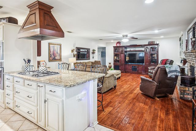 1401 Allegheny Drive, Arlington, TX 76012