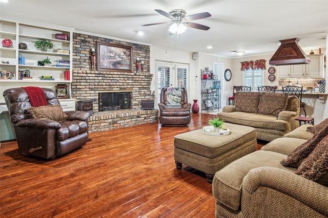 1401 Allegheny Drive, Arlington, TX 76012