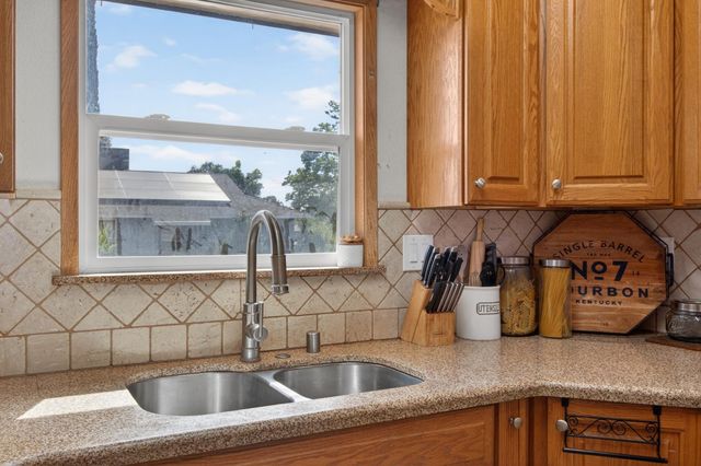 5700 Revelstok Dr, Sacramento, CA 95842