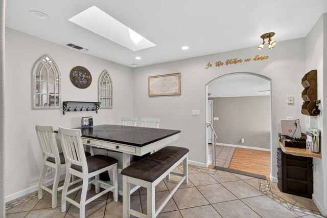 5700 Revelstok Dr, Sacramento, CA 95842