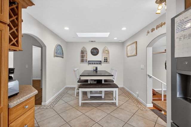 5700 Revelstok Dr, Sacramento, CA 95842