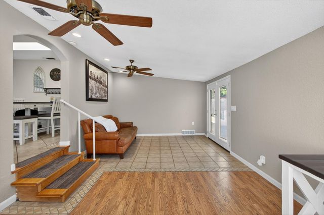 5700 Revelstok Dr, Sacramento, CA 95842