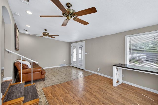 5700 Revelstok Dr, Sacramento, CA 95842