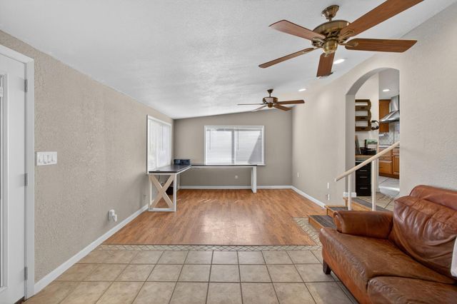 5700 Revelstok Dr, Sacramento, CA 95842