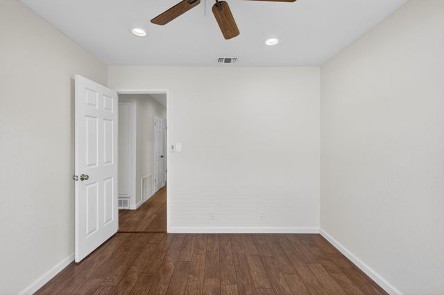 5700 Revelstok Dr, Sacramento, CA 95842